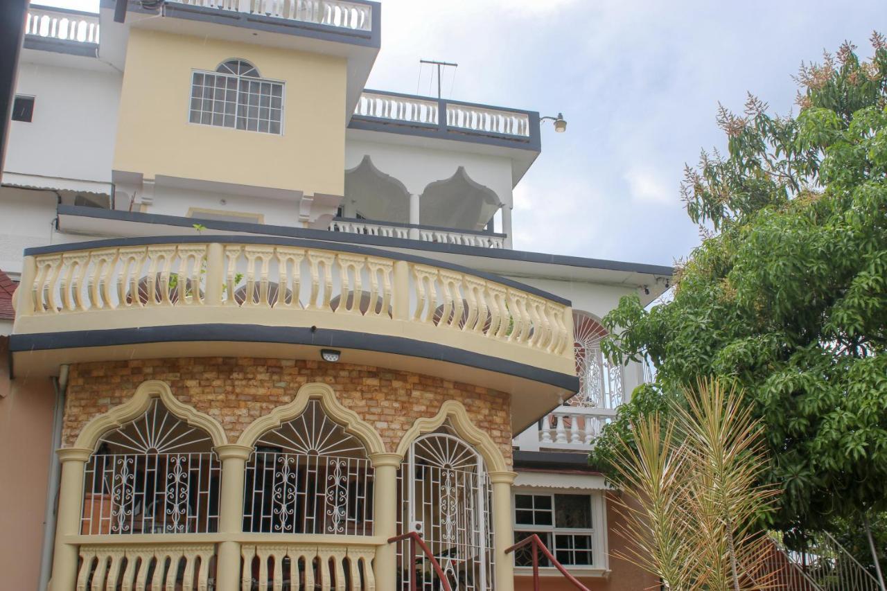 Van Villa Guesthouse Негрил Екстериор снимка