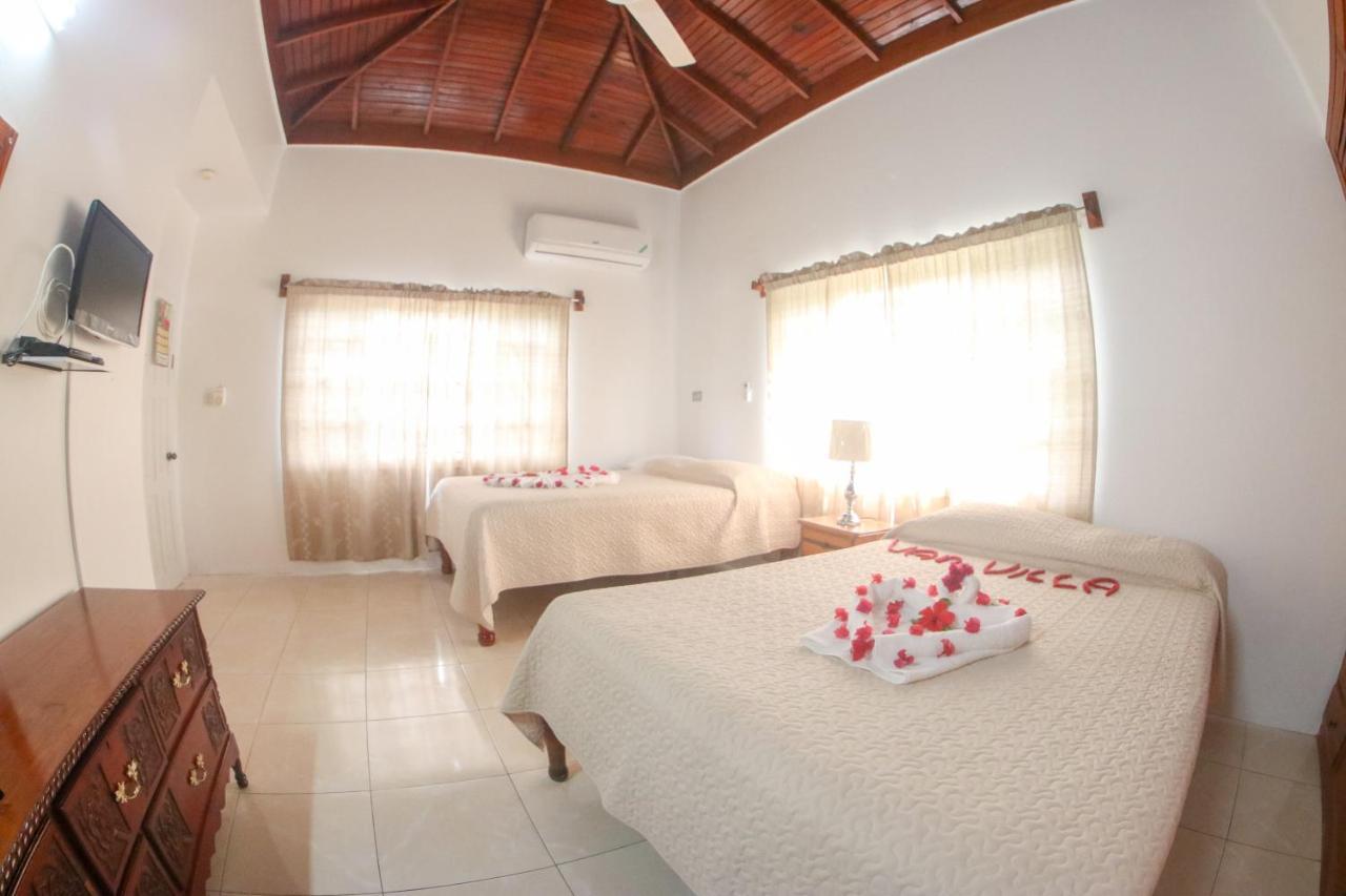 Van Villa Guesthouse Негрил Екстериор снимка