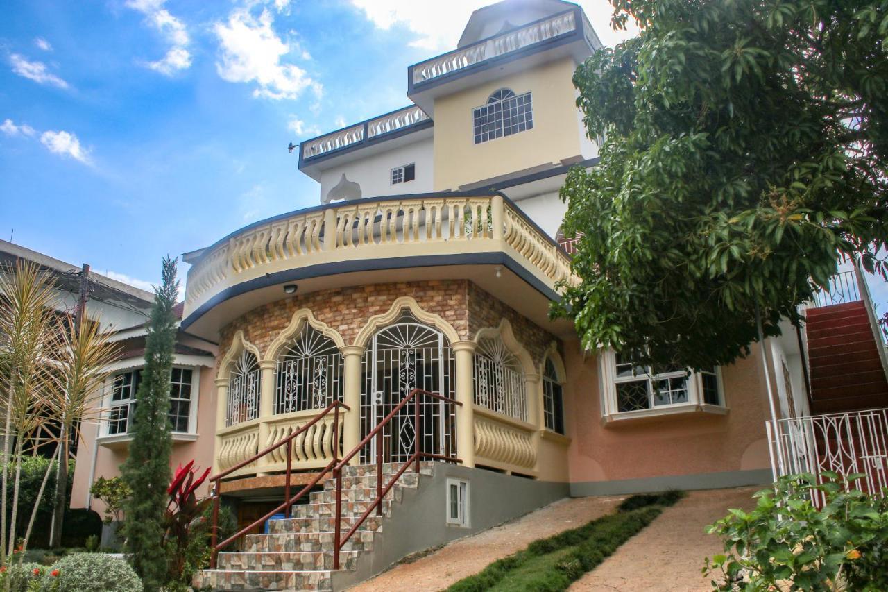 Van Villa Guesthouse Негрил Екстериор снимка