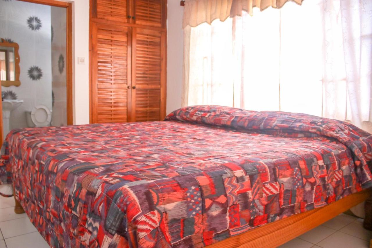 Van Villa Guesthouse Негрил Екстериор снимка